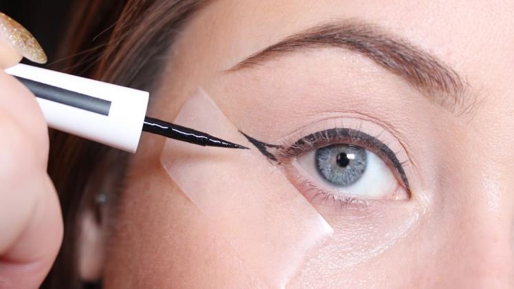 Eyeliner Hacks: How To Do Winged Eyeliner